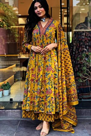 New stylish and affordable beautiful look straight alia cut set with beautiful print and fabric pure Cotton