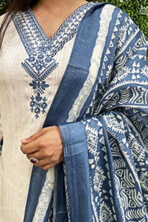 🌹Pure fine KATHA COTTON fabric Straight kurti with pant and dupatta.