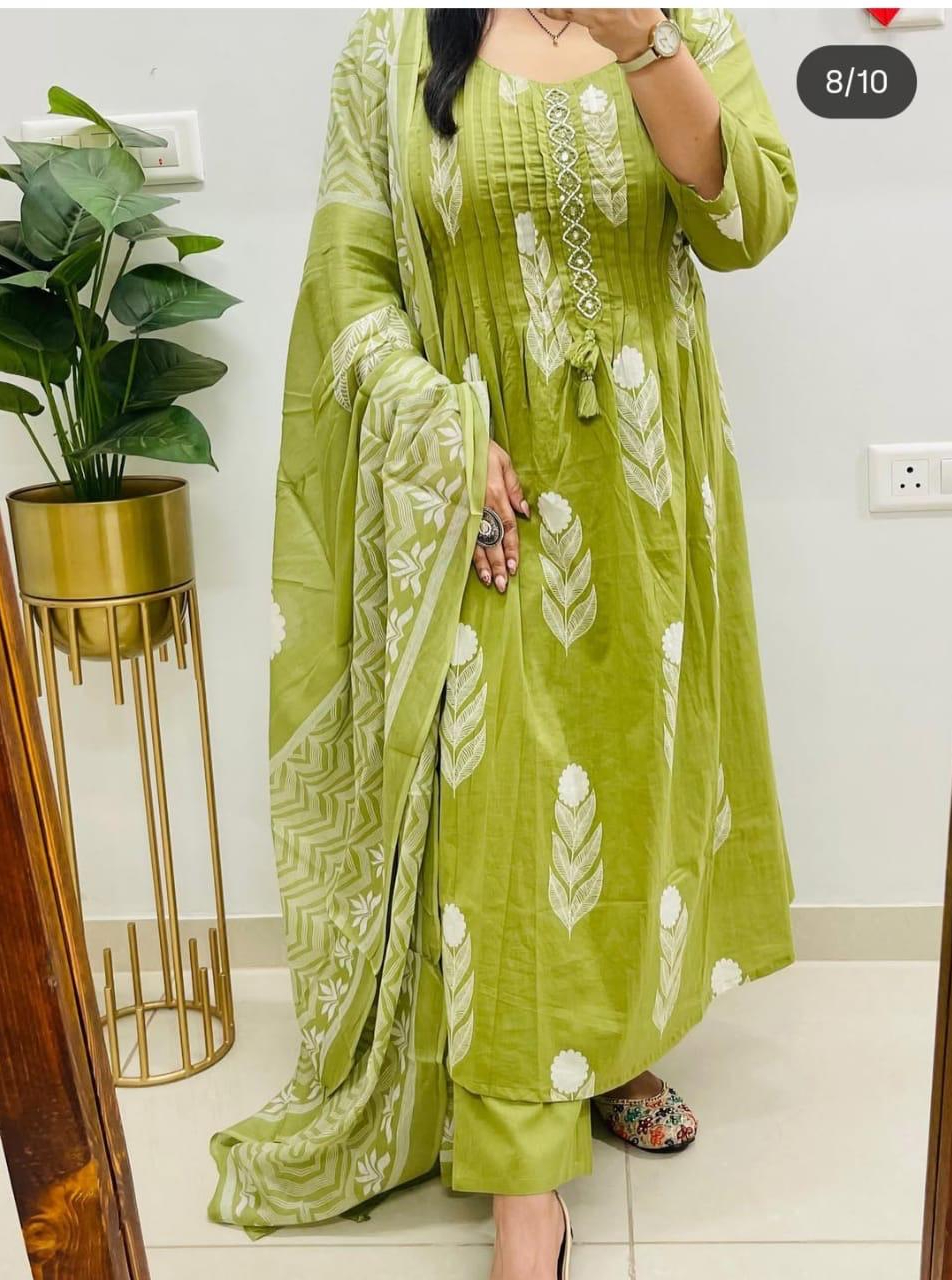Women's Hand work & Cotton kurta & pant with malmal dupatta set - Image 3