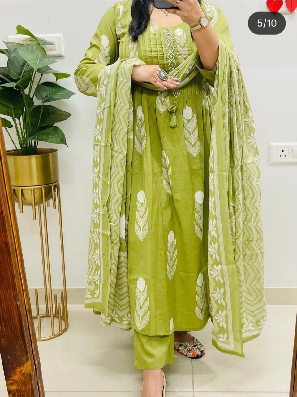 Women's Hand work & Cotton kurta & pant with malmal dupatta set - Image 2